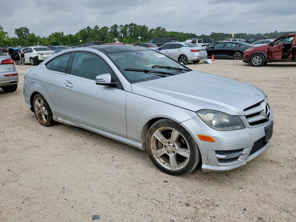 Продажа на аукционе авто 2013 Mercedes-benz C, vin: WDDGJ4HB2DG063533, номер лота: 51209776