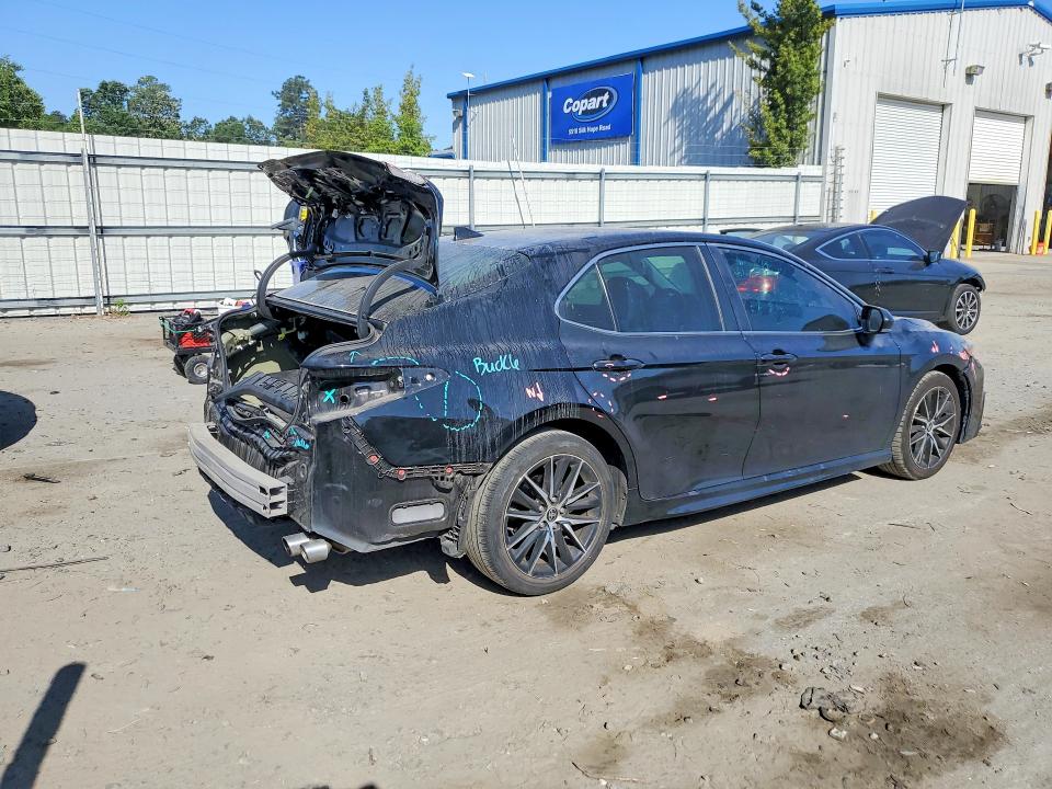 50300896 :رقم المزاد ، 4T1G11AK1NU657712 vin ، 2022 Toyota Camry مزاد بيع