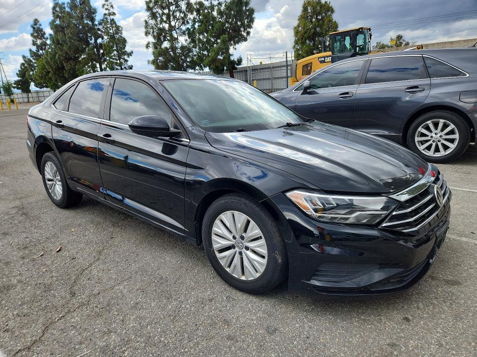 49432626 :رقم المزاد ، 3VWN57BU9KM268185 vin ، 2019 Volkswagen Jetta مزاد بيع
