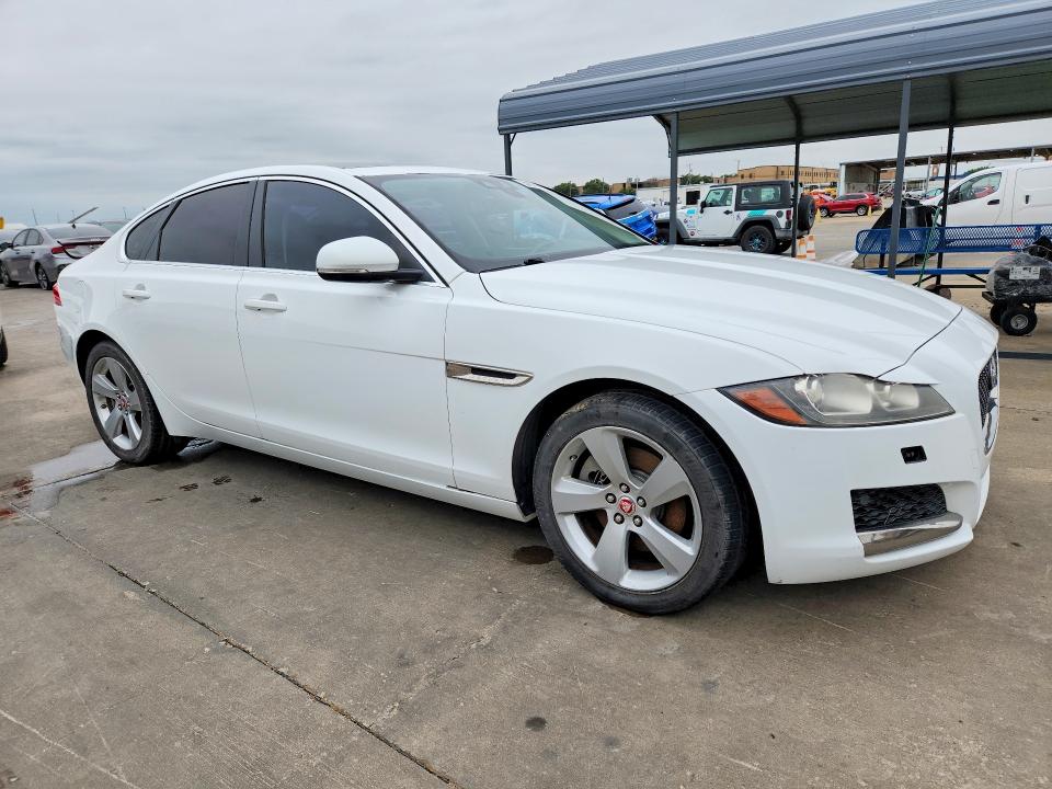 Продажа на аукционе авто 2018 Jaguar Xf, vin: SAJBR4FX5JCY70175, номер лота: 51976936