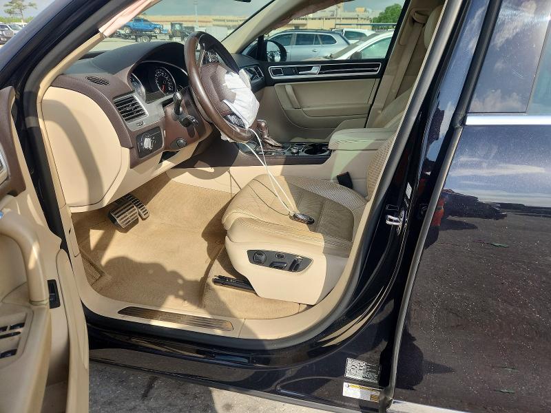 48259636 :رقم المزاد ، WVGGF7BP7HD004689 vin ، 2017 Volkswagen Touareg مزاد بيع