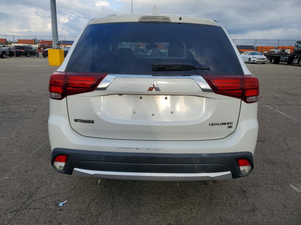 Продаж на аукціоні авто 2018 Mitsubishi Outlander, vin: JA4AD3A30JZ009517, номер лоту: 48707016
