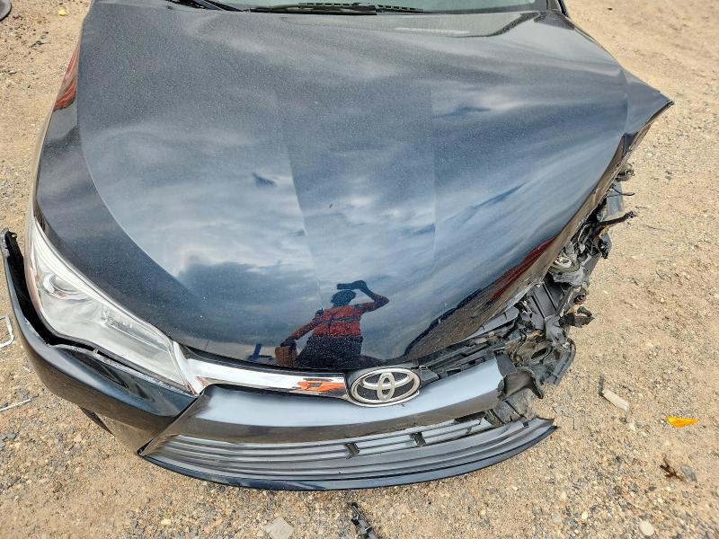 51262826 :رقم المزاد ، 4T1BF1FK1HU655001 vin ، 2017 Toyota Camry مزاد بيع