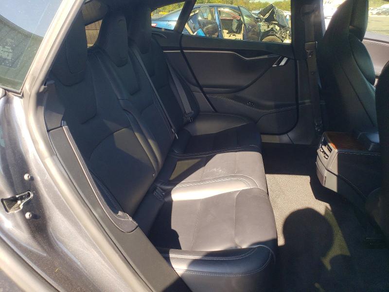 50919246 :رقم المزاد ، 5YJSA1E28JF265290 vin ، 2018 Tesla Model S مزاد بيع