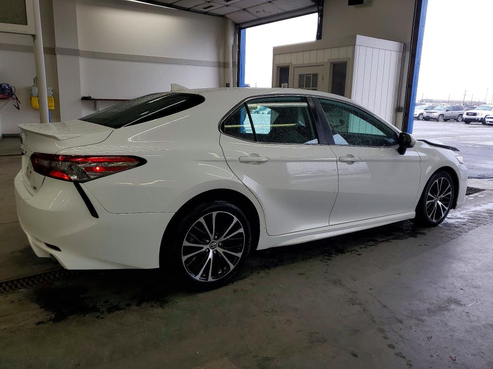 50368706 :رقم المزاد ، 4T1B11HK4KU262578 vin ، 2019 Toyota Camry مزاد بيع