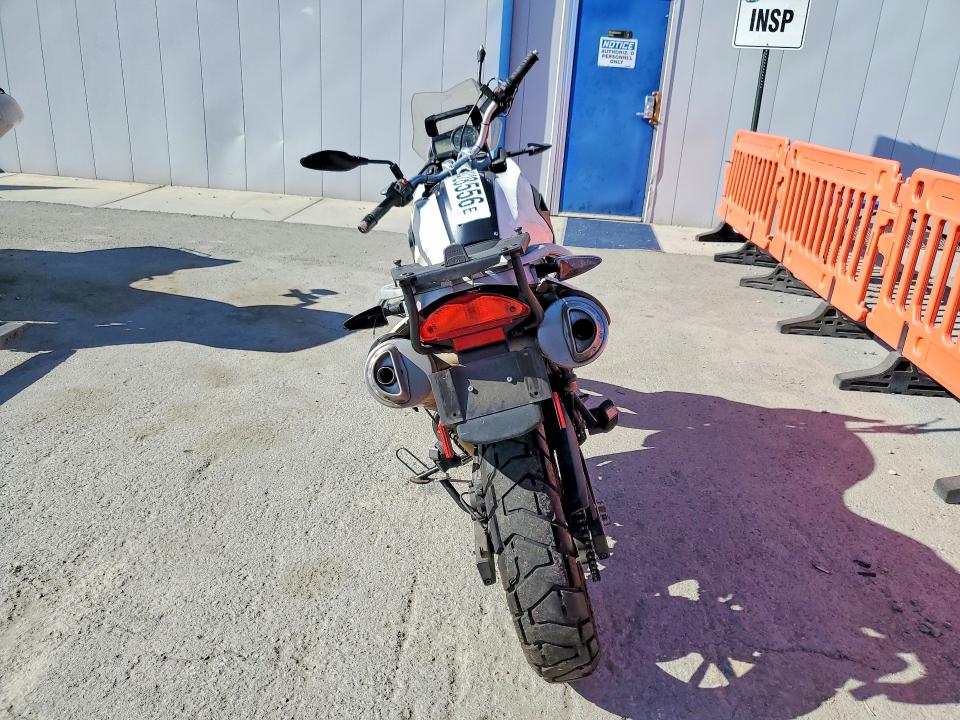 48428556 :رقم المزاد ، WB1018906BZY93592 vin ، 2011 Bmw G650 مزاد بيع
