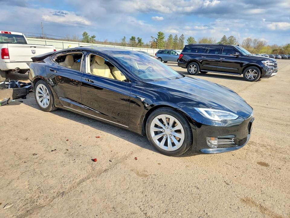 48222176 :رقم المزاد ، 5YJSA1E23HF178648 vin ، 2017 Tesla Model S مزاد بيع