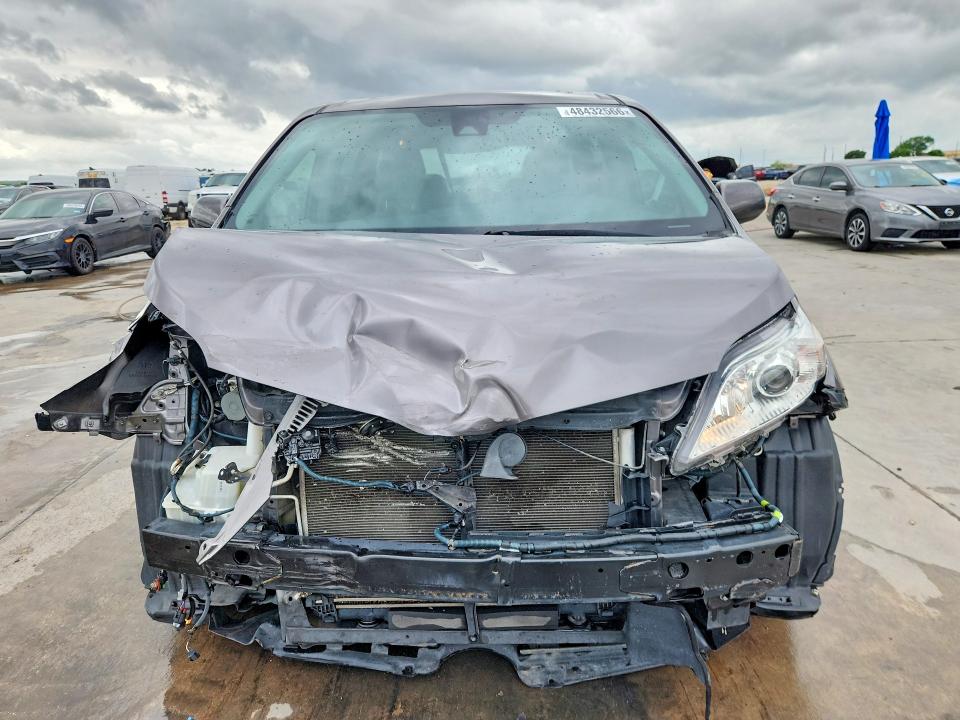 48432566 :رقم المزاد ، 5TDYZ3DC0KS019274 vin ، 2019 Toyota Sienna مزاد بيع