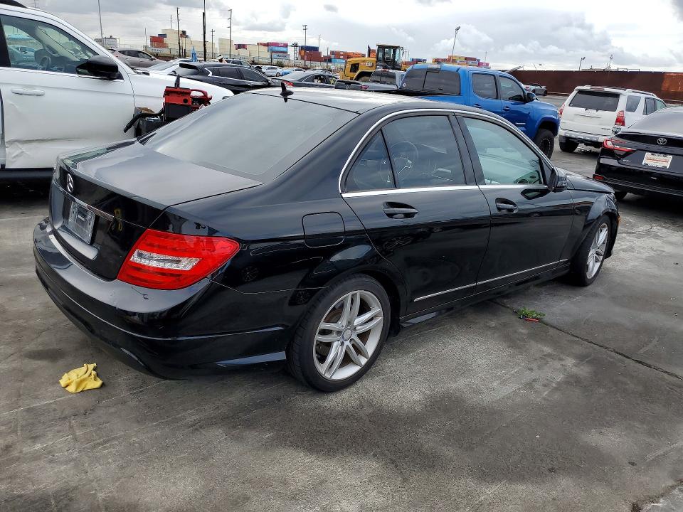 Продажа на аукционе авто 2013 Mercedes-benz C, vin: WDDGF4HB6DA851655, номер лота: 49597546