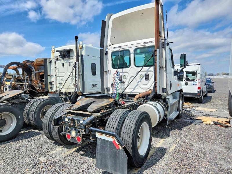 46211856 :رقم المزاد ، 1FUBGEDV9GLHC5653 vin ، 2016 Freightliner Cascadia 125 مزاد بيع