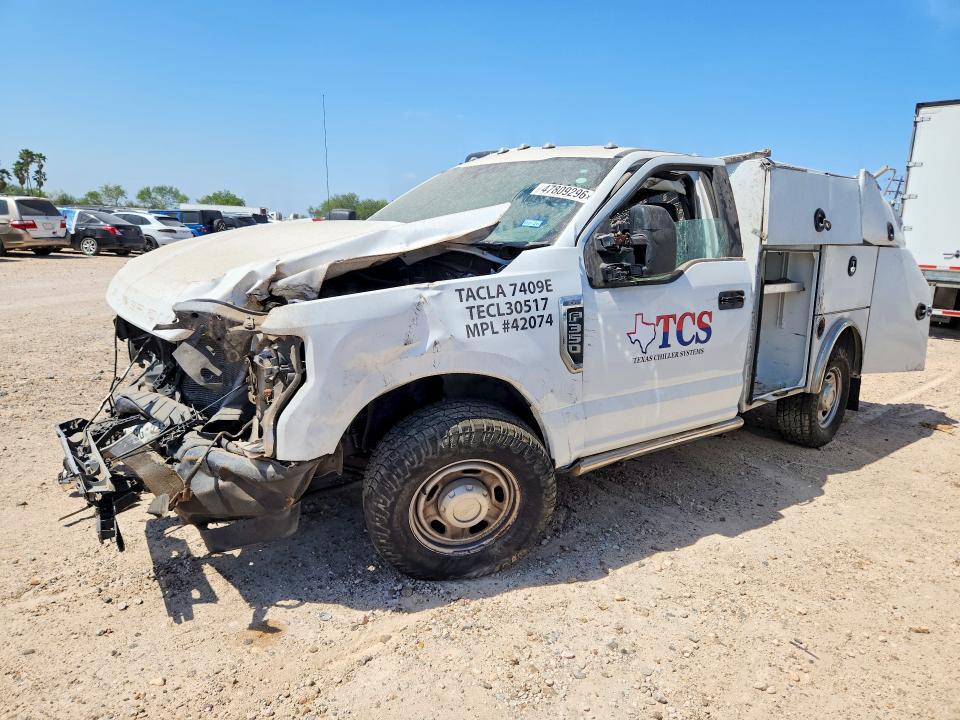 47809296 :رقم المزاد ، 1FDBF3E6XMEC33815 vin ، 2021 Ford F350 مزاد بيع