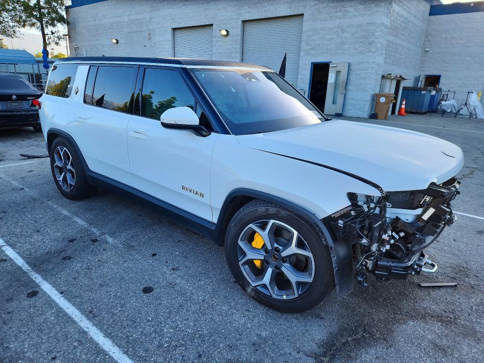 49607406 :رقم المزاد ، 7PDSGABA5PN027491 vin ، 2023 Rivian R1s مزاد بيع