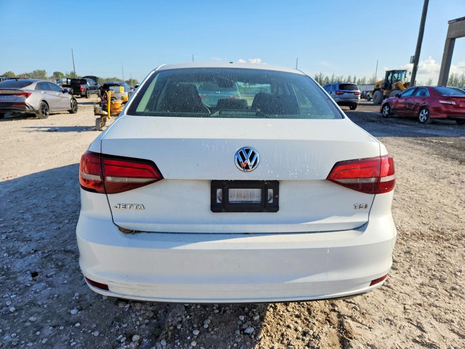 51702116 :رقم المزاد ، 3VW267AJ2GM319105 vin ، 2016 Volkswagen Jetta مزاد بيع