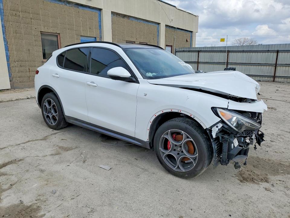 48244996 :رقم المزاد ، ZASPAKBN6N7D33812 vin ، 2022 Alfa Romeo Stelvio مزاد بيع