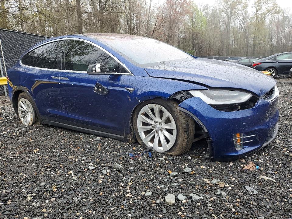48497896 :رقم المزاد ، 5YJXCBE28KF198715 vin ، 2019 Tesla Model X مزاد بيع
