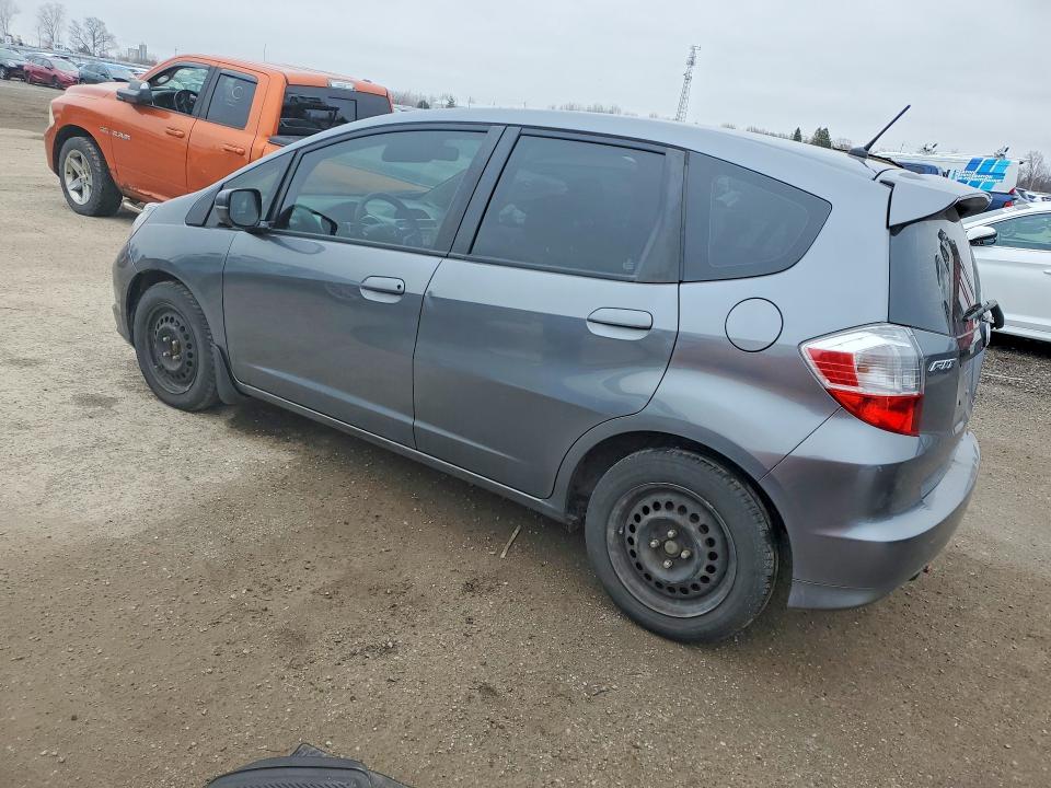 2013 Honda Fit მანქანა იყიდება აუქციონზე, vin: LUCGE8H50D3008100, აუქციონის ნომერი: 47590166