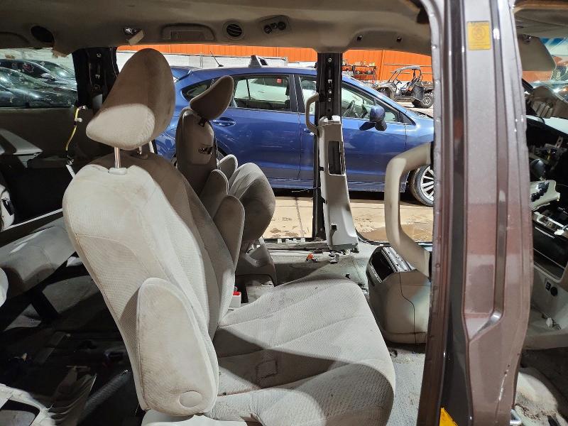 50303666 :رقم المزاد ، 5TDKK3DC4BS022530 vin ، 2011 Toyota Sienna مزاد بيع