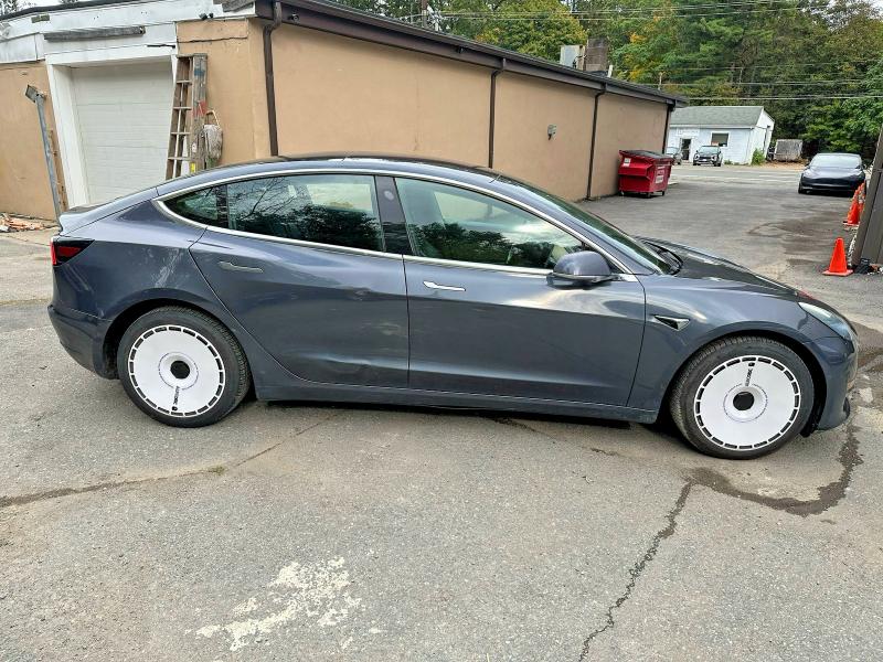 51422386 :رقم المزاد ، 5YJ3E1EB1JF119421 vin ، 2018 Tesla Model 3 مزاد بيع