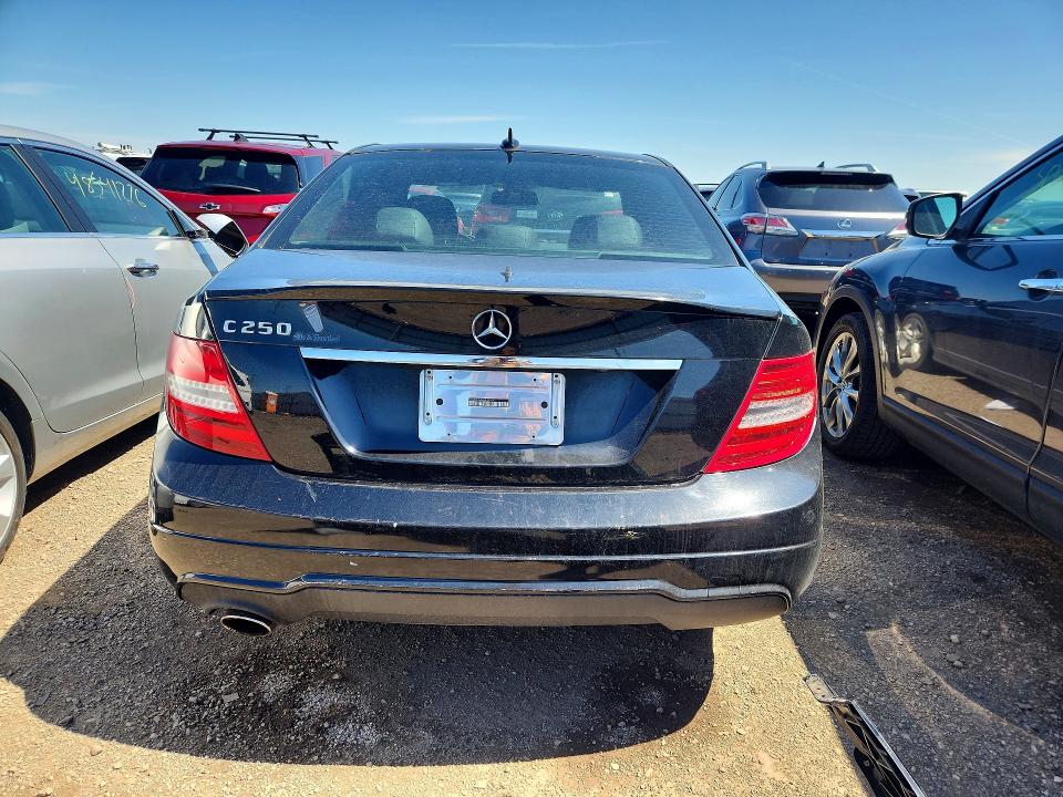 2014 Mercedes-benz C მანქანა იყიდება აუქციონზე, vin: WDDGF4HB4ER305097, აუქციონის ნომერი: 50400806