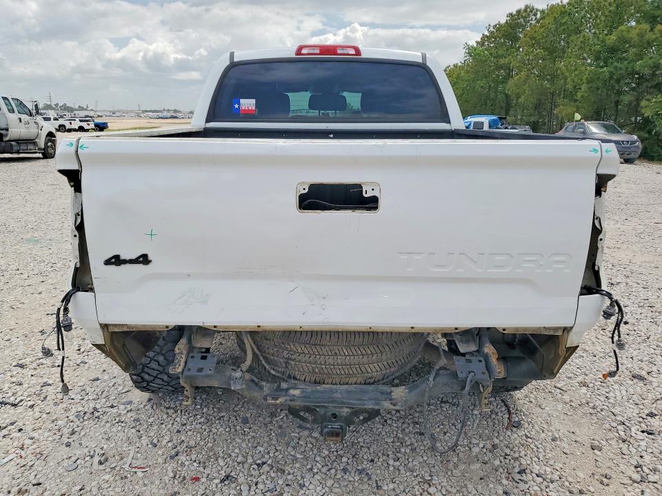 47208606 :رقم المزاد ، 5TFDW5F18JX687024 vin ، 2018 Toyota Tundra مزاد بيع