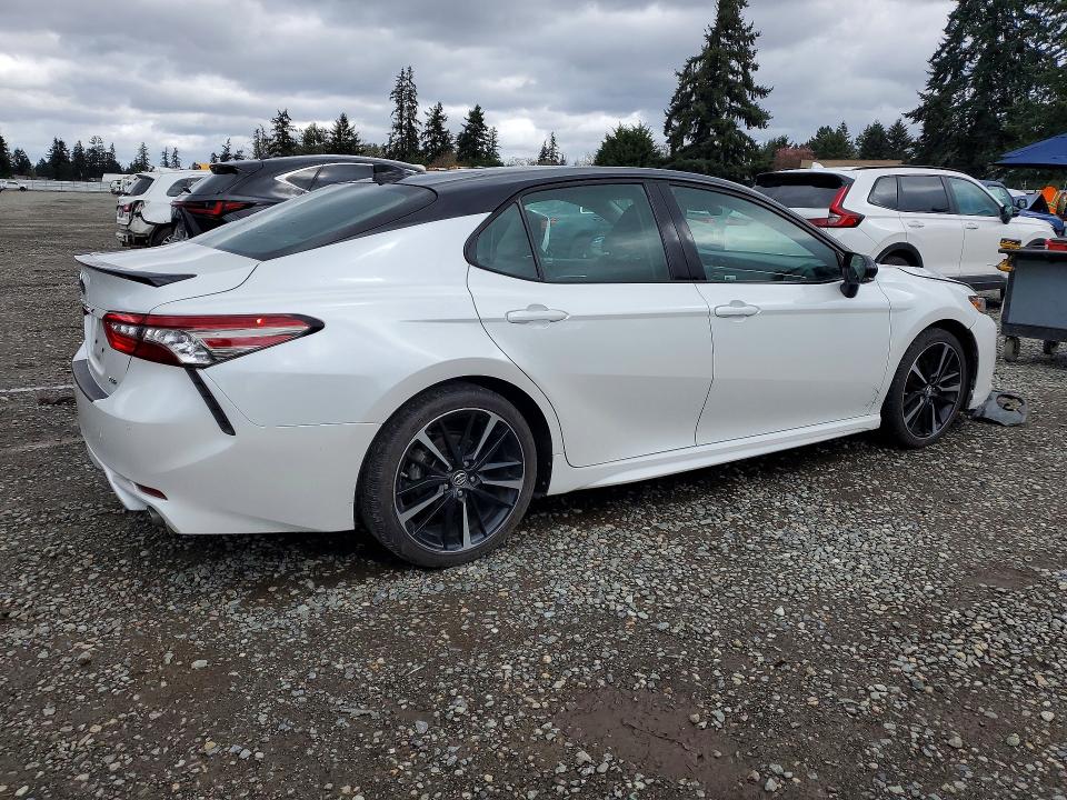 48157646 :رقم المزاد ، 4T1BZ1HK6JU001640 vin ، 2018 Toyota Camry مزاد بيع