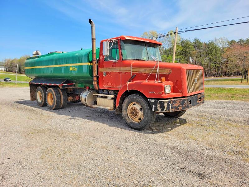 49274076 :رقم المزاد ، 4VHJCAPF5XN864862 vin ، 1999 Volvo Conventional مزاد بيع