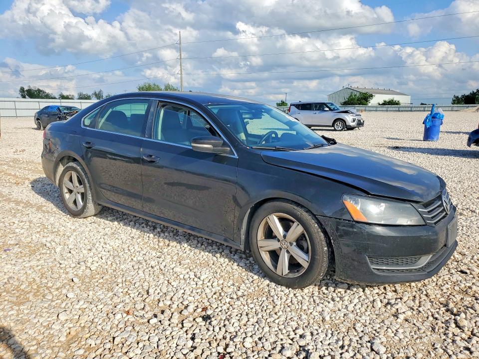 50652426 :رقم المزاد ، 1VWBP7A31DC085082 vin ، 2013 Volkswagen Passat مزاد بيع