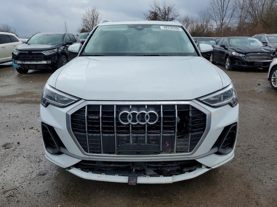 48258266 :رقم المزاد ، WA1FECF31M1040581 vin ، 2021 Audi Q3 مزاد بيع