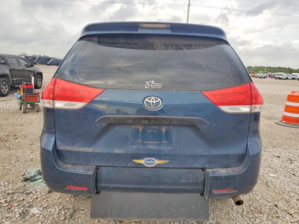 2011 Toyota Sienna მანქანა იყიდება აუქციონზე, vin: 5TDZK3DC4BS025040, აუქციონის ნომერი: 48214066