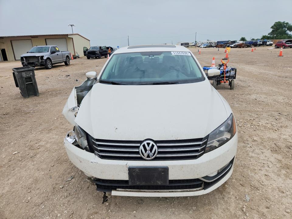 51447636 :رقم المزاد ، 1VWBT7A31FC014267 vin ، 2015 Volkswagen Passat مزاد بيع