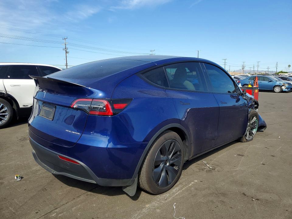 Продажа на аукционе авто 2024 Tesla Model Y, vin: 7SAYGAEE9RF105579, номер лота: 51023726