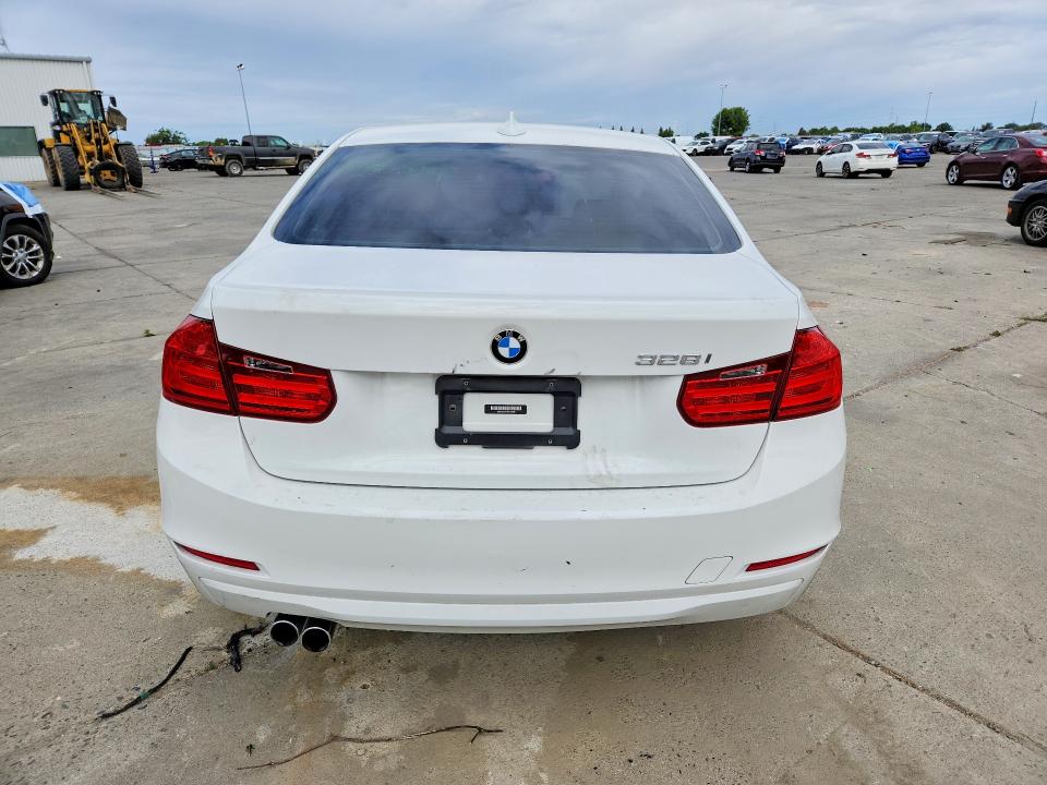 50653456 :رقم المزاد ، WBA3C1C54EK115436 vin ، 2014 Bmw 328 مزاد بيع