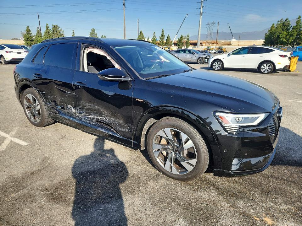 50128526 :رقم المزاد ، WA1AABGE4NB022555 vin ، 2022 Audi E-tron مزاد بيع