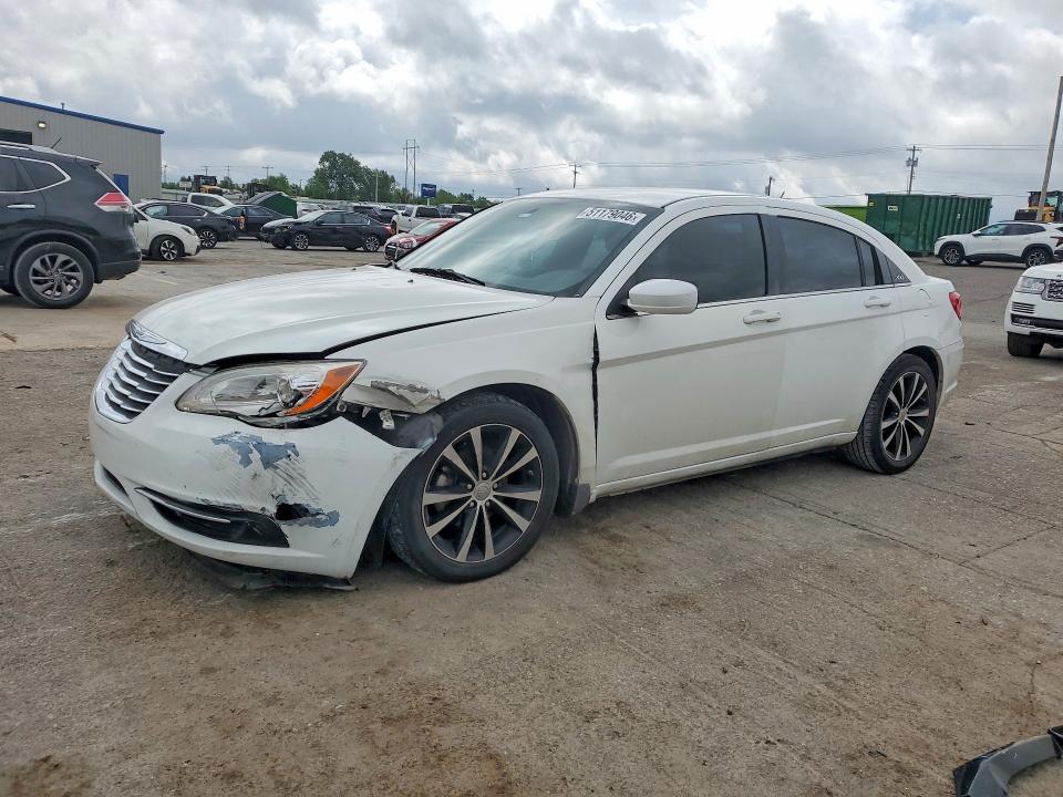 Auction sale of the 2013 Chrysler 200, vin: 1C3CCBCGXDN522866, lot number: 51179046