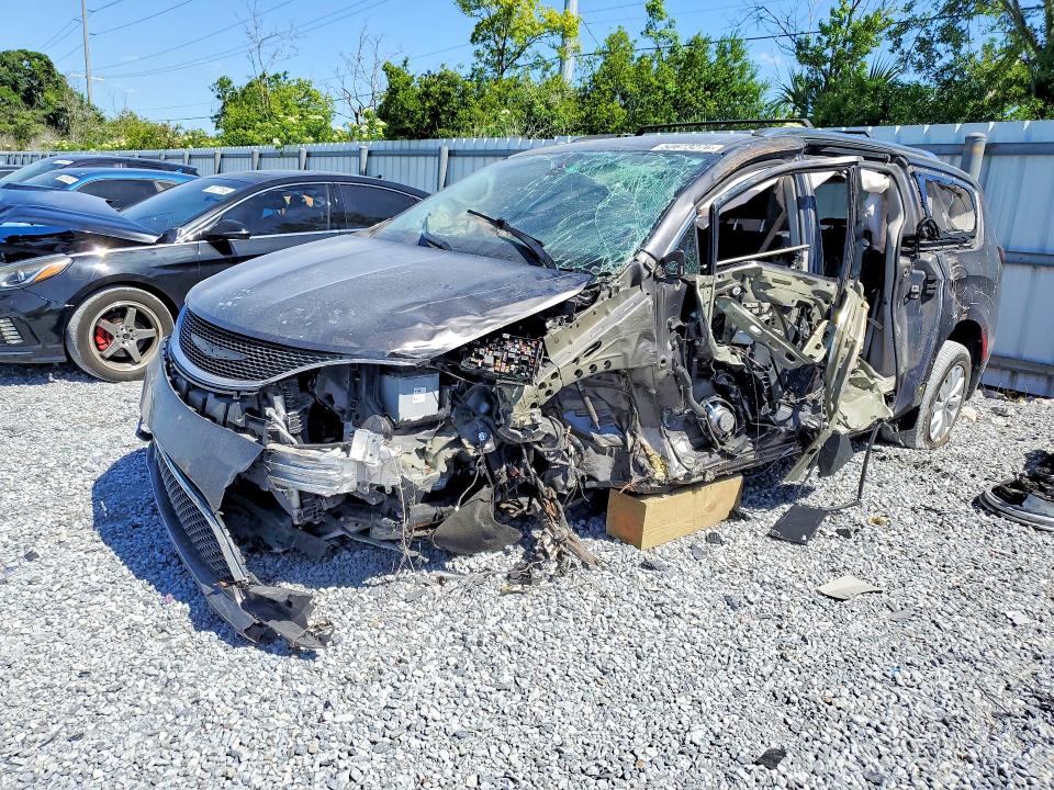 Auction sale of the 2018 Chrysler Pacifica, vin: 2C4RC1EG7JR350646, lot number: 50673276