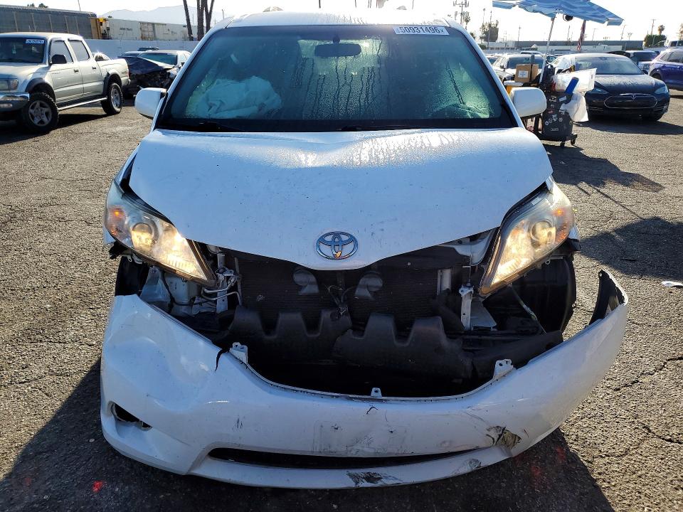 Продажа на аукционе авто 2017 Toyota Sienna, vin: 5TDKZ3DC0HS884518, номер лота: 50931496