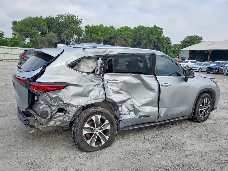 Продажа на аукционе авто 2021 Toyota Highlander, vin: 5TDGZRBH4MS103999, номер лота: 51350886