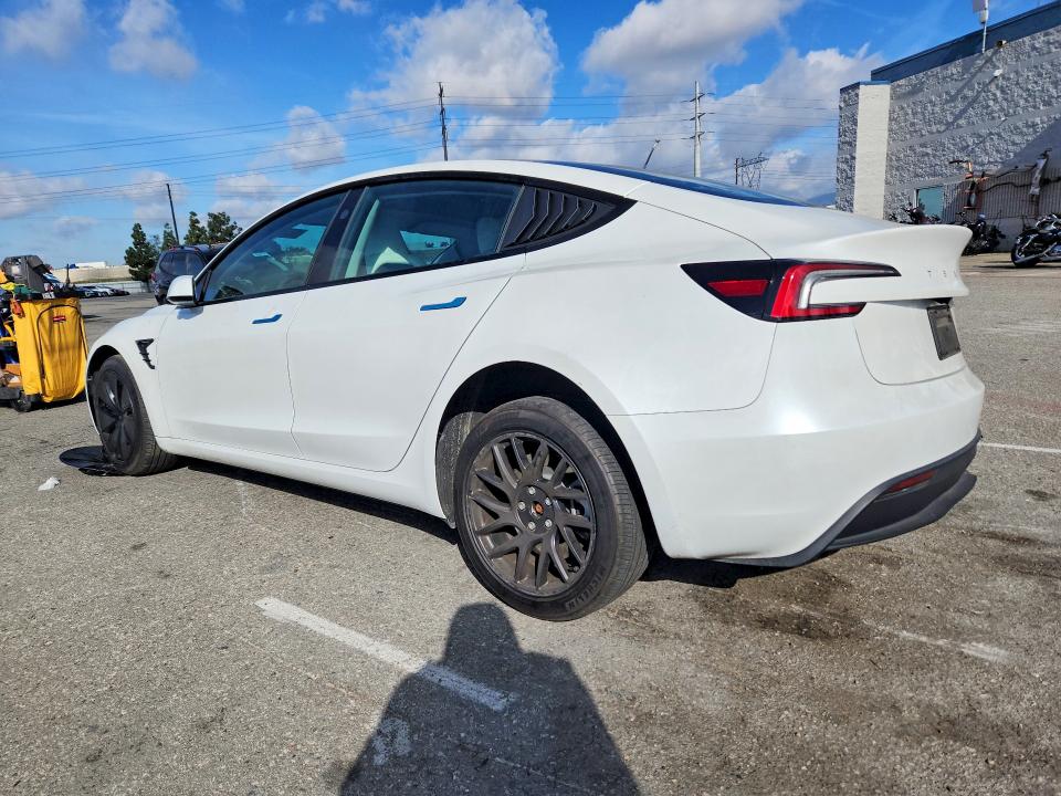 50782976 :رقم المزاد ، 5YJ3E1EA7SF913722 vin ، 2025 Tesla Model 3 مزاد بيع