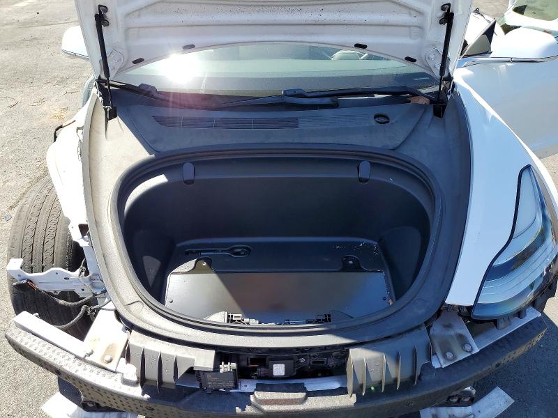 51553166 :رقم المزاد ، 5YJ3E1EB3JF107609 vin ، 2018 Tesla Model 3 مزاد بيع