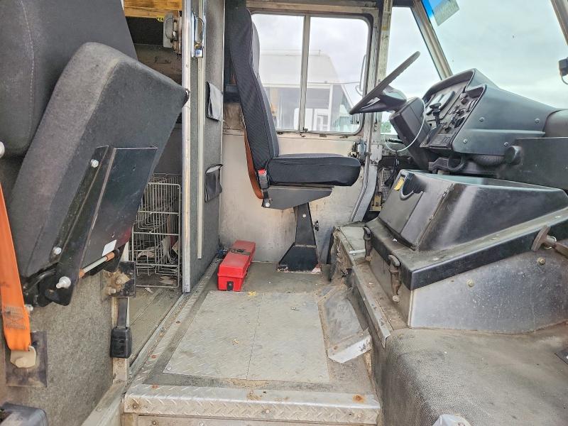 47598416 :رقم المزاد ، 4UZAANDU19CAF1878 vin ، 2009 Freightliner Chassis مزاد بيع
