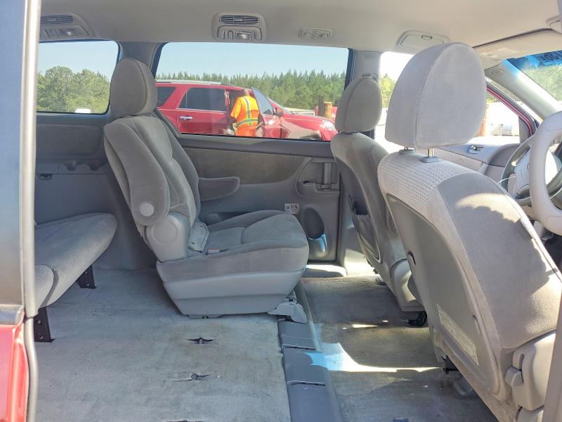 51108736 :رقم المزاد ، 5TDKK4CC7AS327154 vin ، 2010 Toyota Sienna مزاد بيع