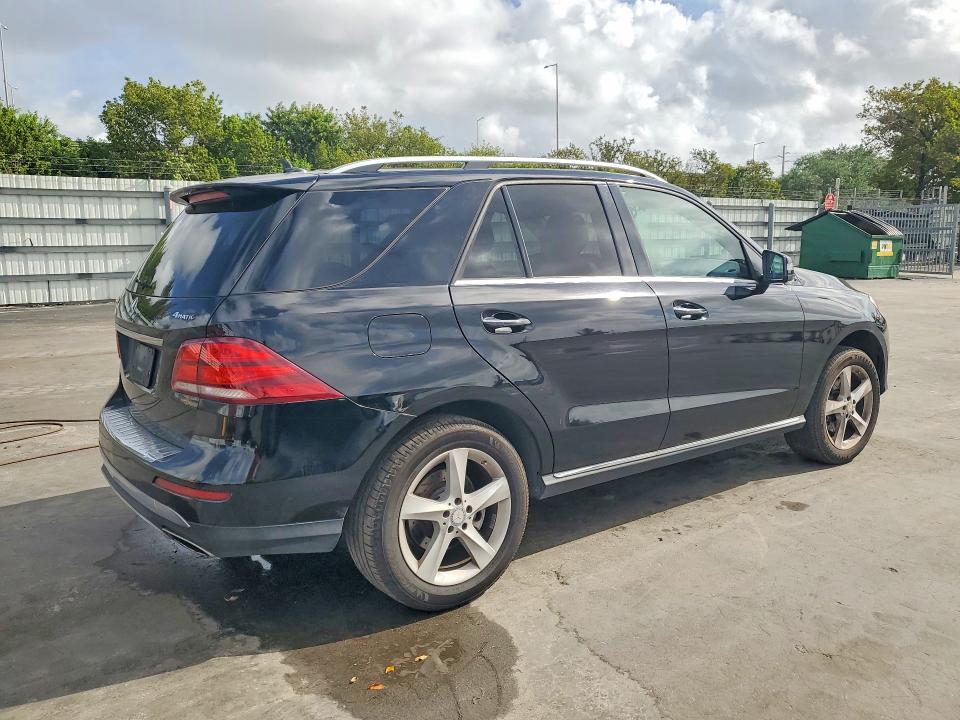 Продажа на аукционе авто 2017 Mercedes-benz Gle, vin: 4JGDA5HB4HA825106, номер лота: 48759836