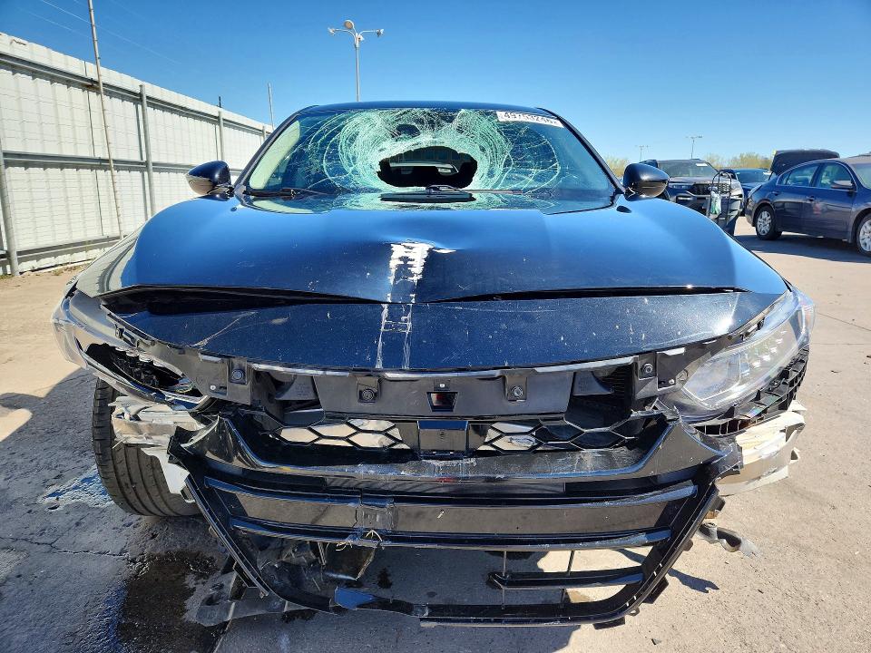 49753246 :رقم المزاد ، 1HGCV1F10JA053329 vin ، 2018 Honda Accord مزاد بيع