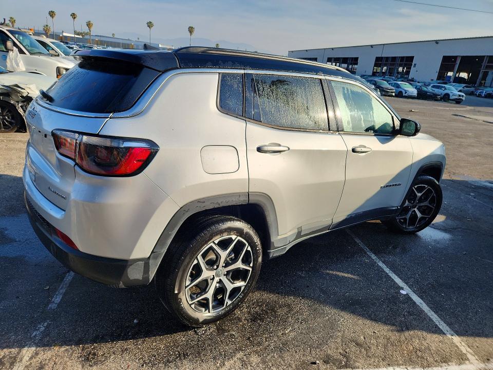 49248576 :رقم المزاد ، 3C4NJDCN7ST546124 vin ، 2025 Jeep Compass مزاد بيع