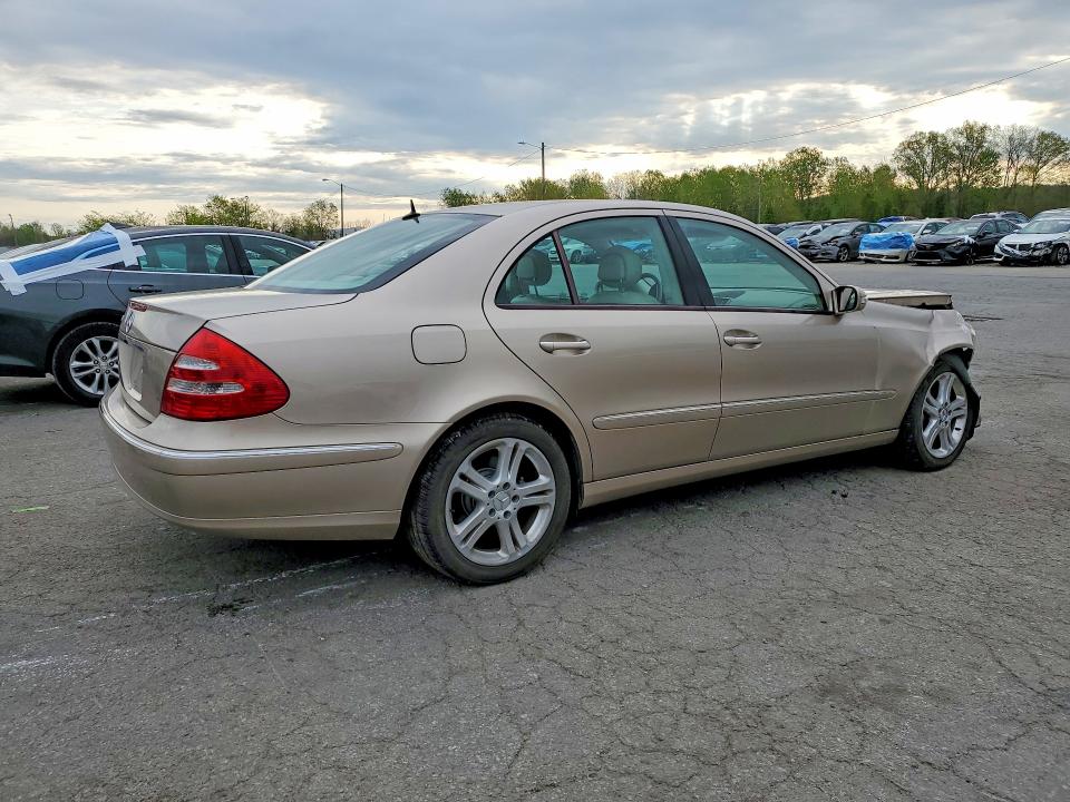 48842256 :رقم المزاد ، WDBUF70J64A429160 vin ، 2004 Mercedes-benz E مزاد بيع