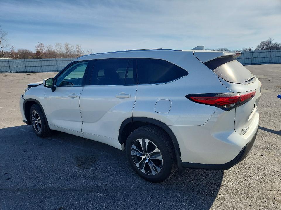 Продажа на аукционе авто 2021 Toyota Highlander, vin: 5TDGZRBH6MS130251, номер лота: 49512646