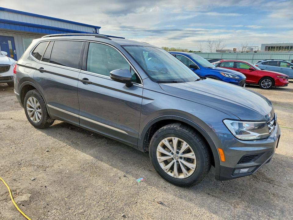 46779326 :رقم المزاد ، 3VV2B7AX4JM026947 vin ، 2018 Volkswagen Tiguan مزاد بيع