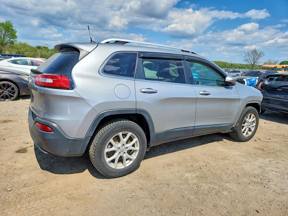 50143136 :رقم المزاد ، 1C4PJMCS8HW568375 vin ، 2017 Jeep Cherokee مزاد بيع