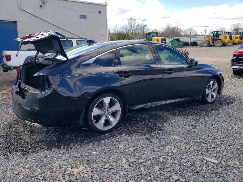 48932216 :رقم المزاد ، 1HGCV1F33JA205220 vin ، 2018 Honda Accord مزاد بيع