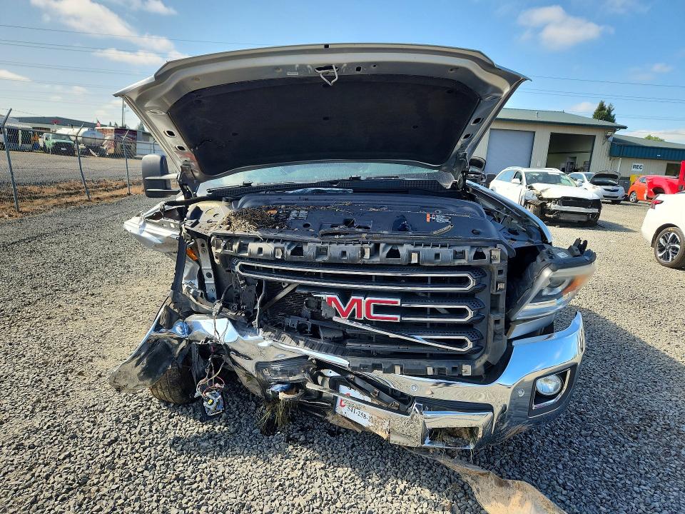 51629526 :رقم المزاد ، 1GT12ZE80FF196562 vin ، 2015 Gmc Sierra مزاد بيع